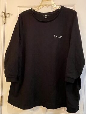 Ellis Black Women's Long-Sleeve Sweatshirt with 'Love' Script.    (90)